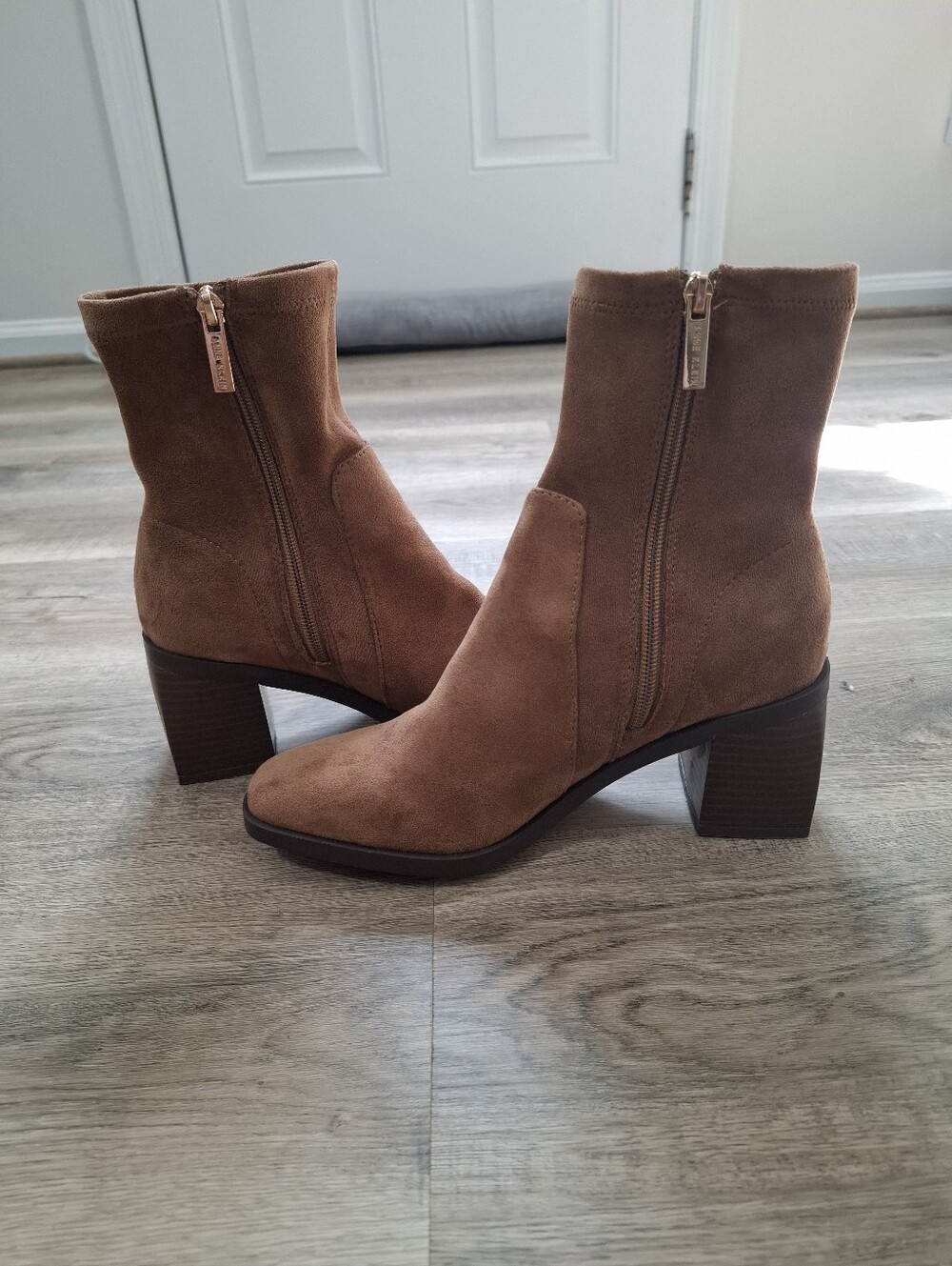 Anne Klein Chestnut Suede Block Heel Ankle Boots Size 7